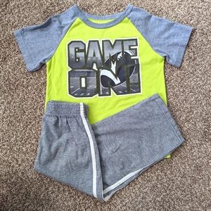 Toddler Boys Outfit Game Day Size 4T Green & Gray
